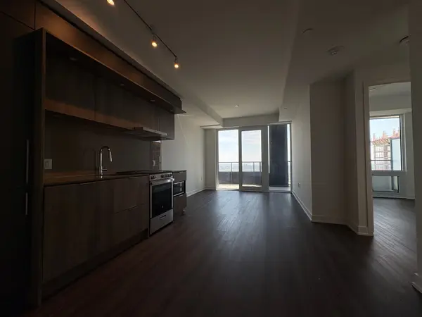 448 Burnhamthorpe RD W #1610, Mississauga, ON L5B 0R4