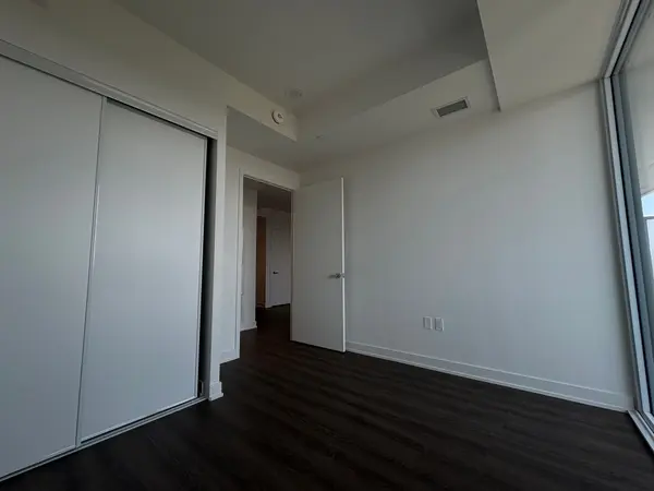 448 Burnhamthorpe RD W #1610, Mississauga, ON L5B 0R4