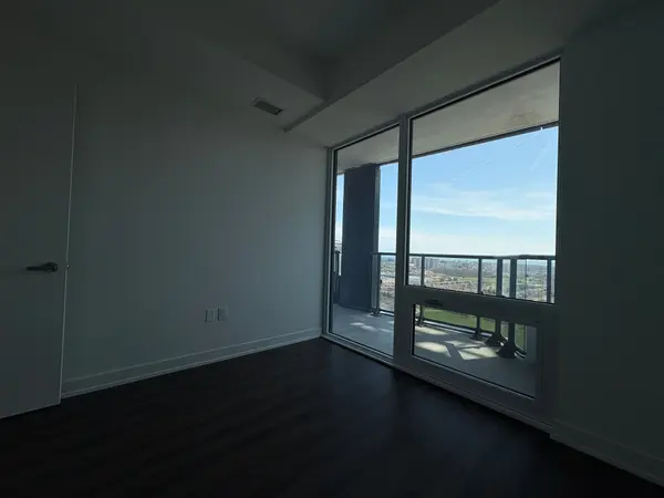 448 Burnhamthorpe RD W #1610, Mississauga, ON L5B 0R4