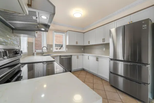 5871 Greensboro DR, Mississauga, ON L5M 5S7