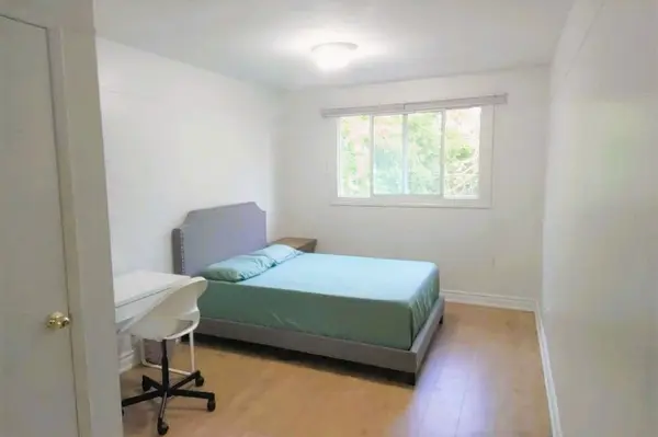 95 Orsett ST #Rm 1, Oakville, ON L6H 2P1