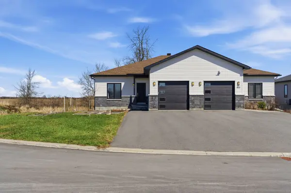 451 Lancaster LN, North Dundas, ON K0C 2K0