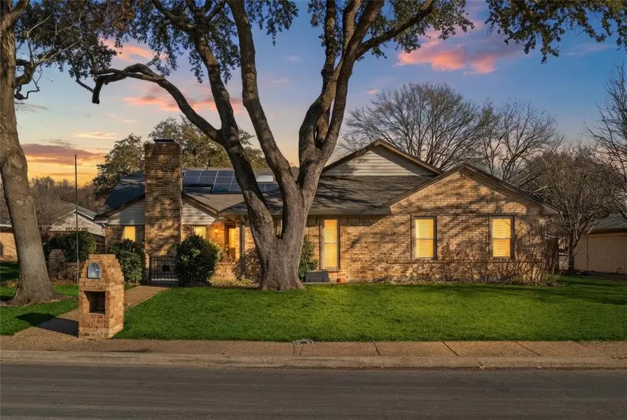 322 N Greenstone Lane, Duncanville, TX 75116