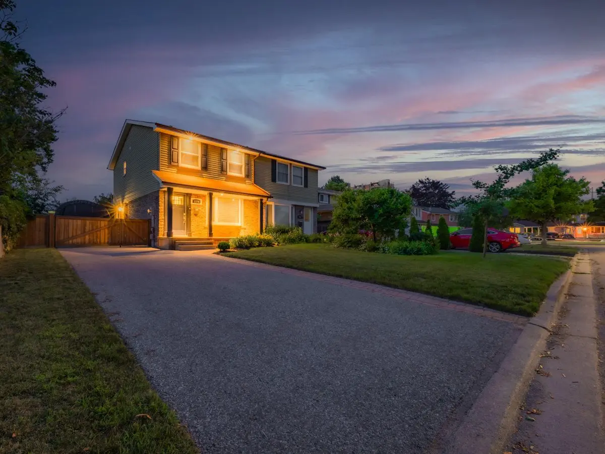 1379 Orlando CT, Oshawa, ON L1G 6T8