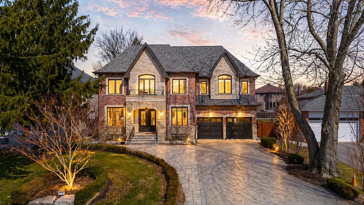 74 Yongehurst RD, Richmond Hill, ON L4C 3T2