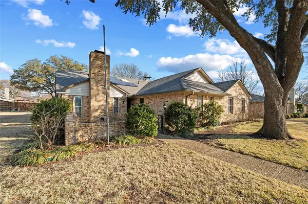 322 N Greenstone Lane, Duncanville, TX 75116