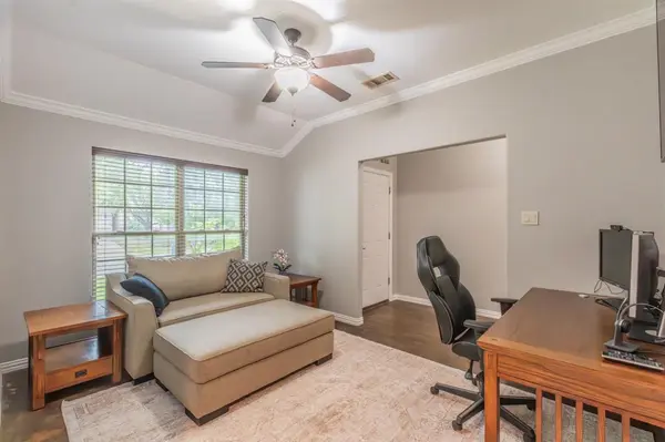 8159 Berkshire Drive, Fort Worth, TX 76137