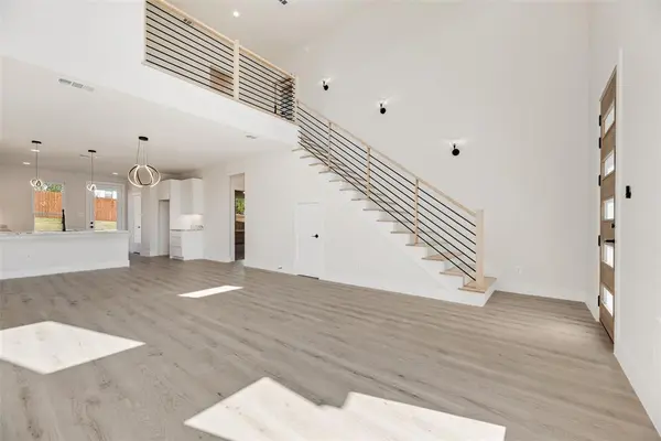 6046 Plum Dale Road, Dallas, TX 75241