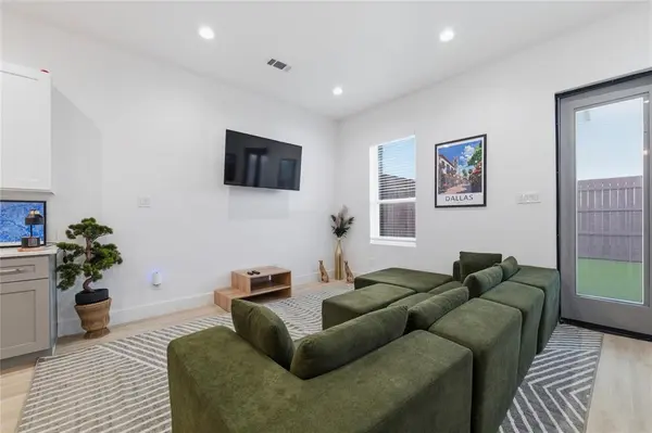 2406 Merlin Street, Dallas, TX 75215