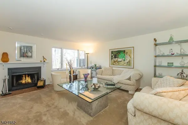 313 Stephanie Dr, North Caldwell Boro, NJ 07006