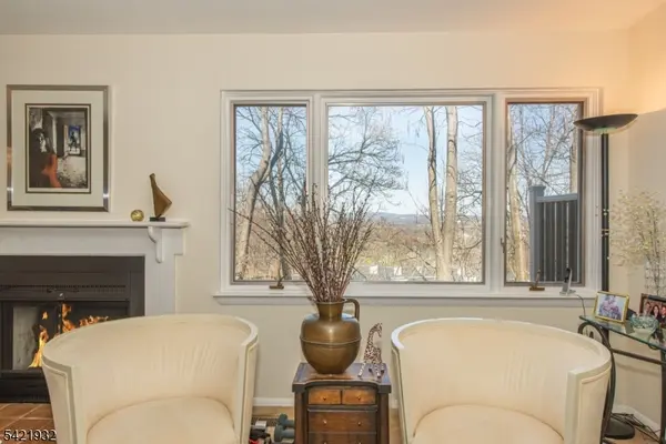 313 Stephanie Dr, North Caldwell Boro, NJ 07006