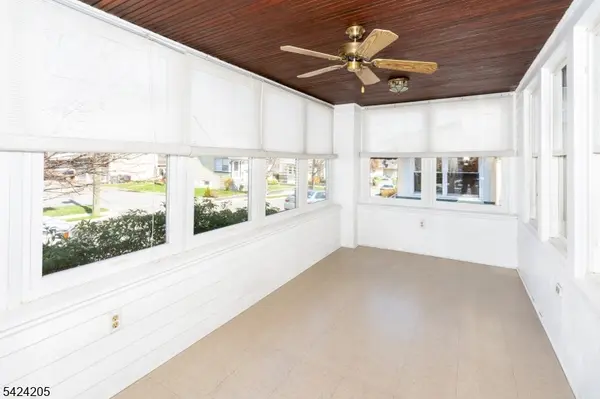 80 Washington Pl, Totowa Boro, NJ 07512