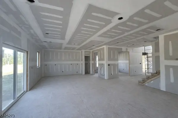 8 Chamberlain Ln, Mount Olive Twp., NJ 07828