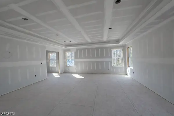 8 Chamberlain Ln, Mount Olive Twp., NJ 07828