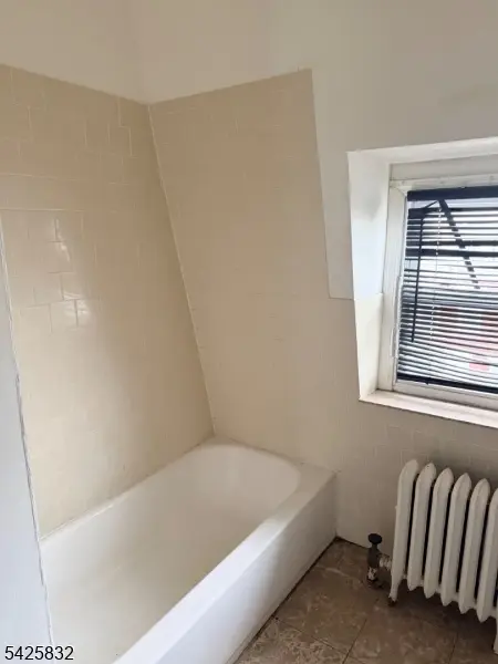 38 Emmet St, Newark City, NJ 07114