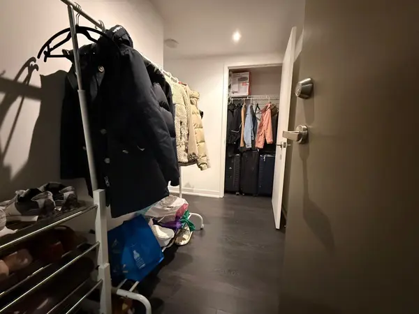 100 Harbour ST #4010, Toronto C01, ON M5J 0B5