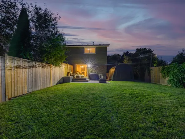 1379 Orlando CT, Oshawa, ON L1G 6T8