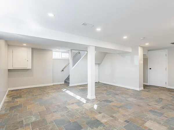 72B Dunning AVE, Aurora, ON L4G 1A3