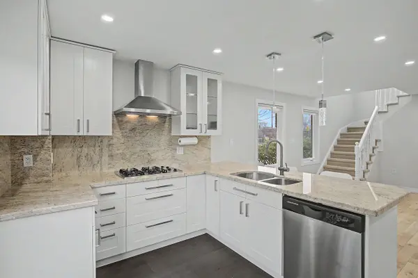 71 Avenue RD, Richmond Hill, ON L4C 9N6