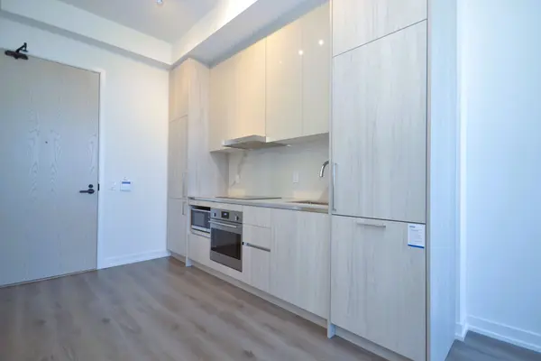 225 Commerce ST #2711, Vaughan, ON L4K 5Z7