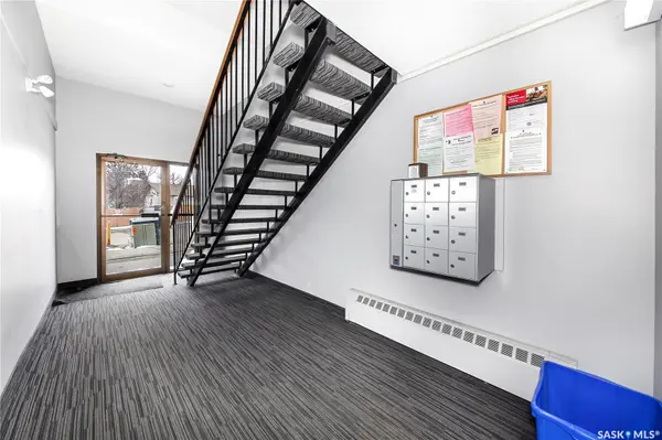 345 Kingsmere BOULEVARD #204, Saskatoon, SK S7J 4J6