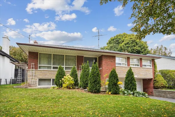 1639 Sunnycove DR, Mississauga, ON L4X 1B6