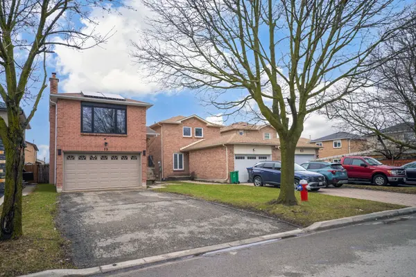 19 Wayne Nicol DR W, Brampton, ON L6X 3Z2