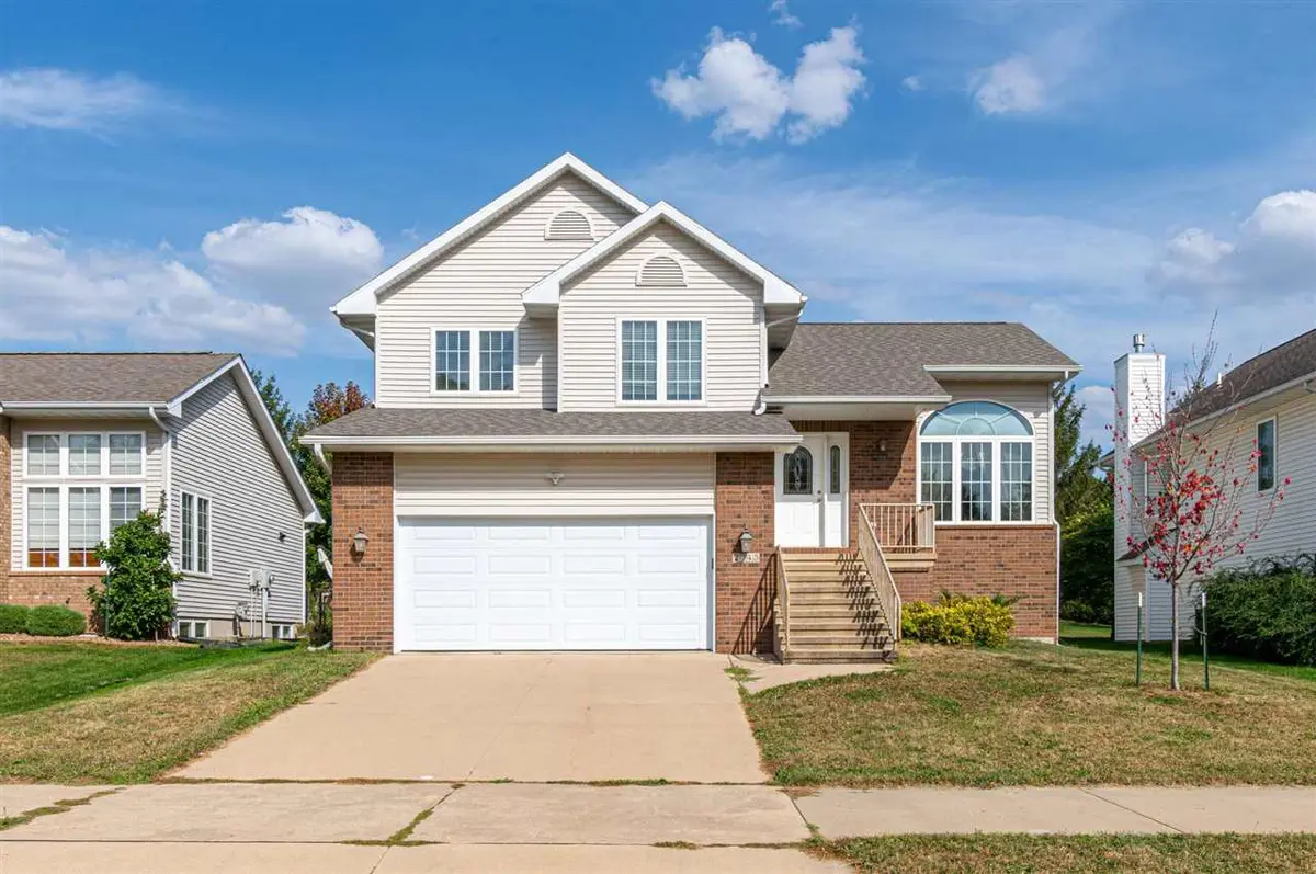 2043 Timber Ln, Coralville, IA 52241