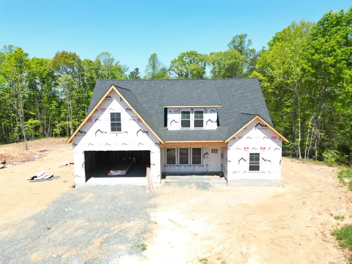 16 Somerset DR, Appomattox, VA 24522
