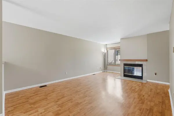 932 Westside Dr, Iowa City, IA 52246