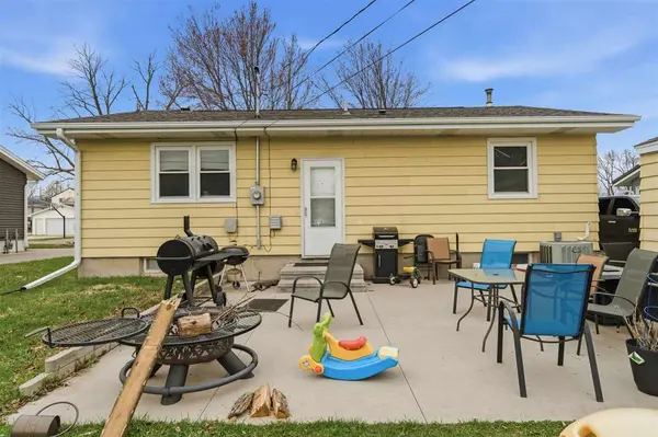 1045 25th Street, Marion, IA 52302