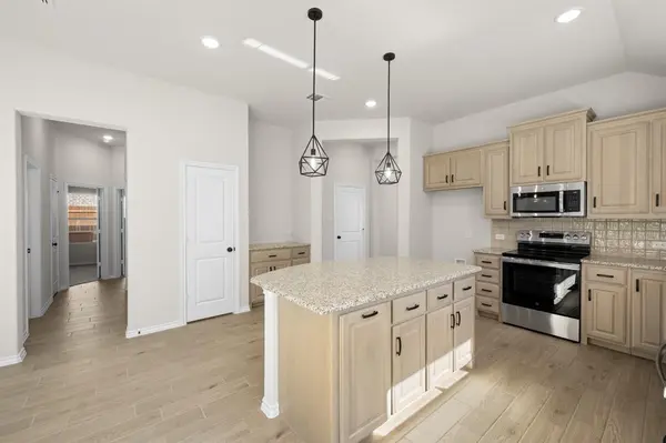 517 Waterford Park Boulevard, Weatherford, TX 76087