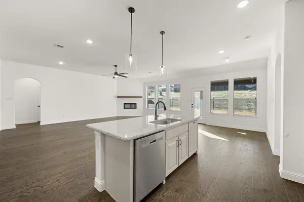 725 Winecup Way, Midlothian, TX 76065