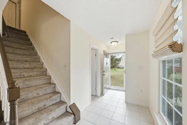 25 Colleen Ct, South Brunswick Twp., NJ 08824