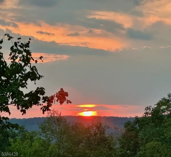 738 Ridge Rd, Kinnelon Boro, NJ 07405