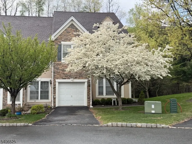 18 Birchwood Ln, North Haledon Boro, NJ 07508