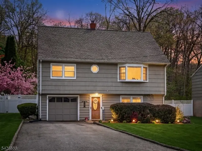 22 Wildwood Ter, Ringwood Boro, NJ 07456