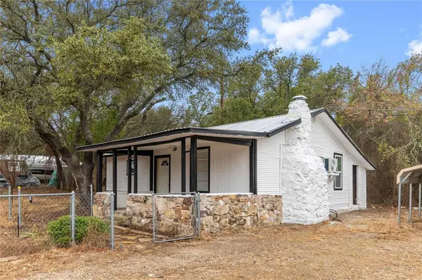 6916 Clover Leaf Drive, Brownwood, TX 76801