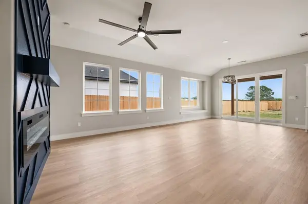 806 N Avenue E, Springtown, TX 76082