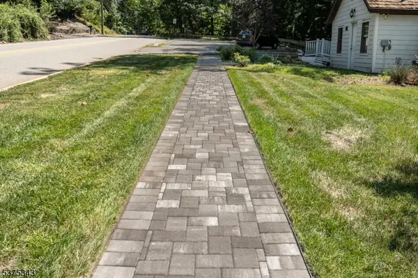 132 W Greenbrook Rd, North Caldwell Boro, NJ 07006