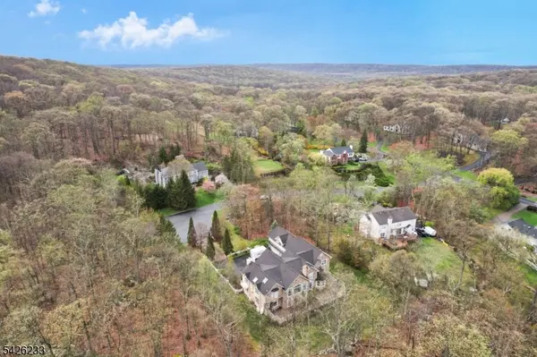 12 Butternut Ter, Kinnelon Boro, NJ 07405