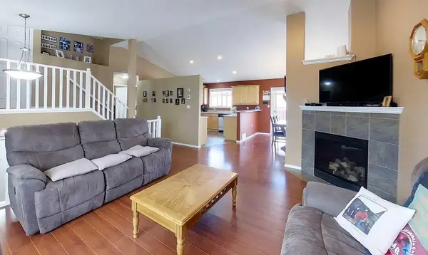 4104 18 Avenue, Edson, AB T7E 0A5