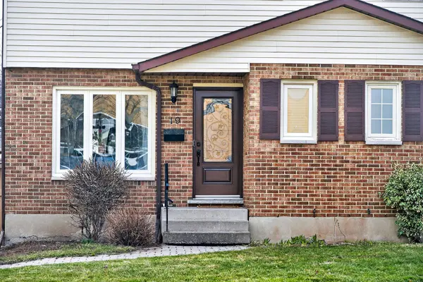 19 Grand AVE, Grimsby, ON L3M 2R6