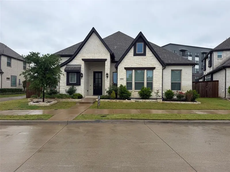 12513 Royal Oaks Lane, Farmers Branch, TX 75234