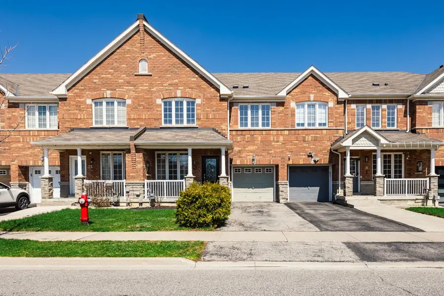 33 Tomabrook CRES, Brampton, ON L6R 0V2
