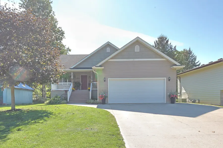 117 Duke ST, North Middlesex, ON N0M 2K0