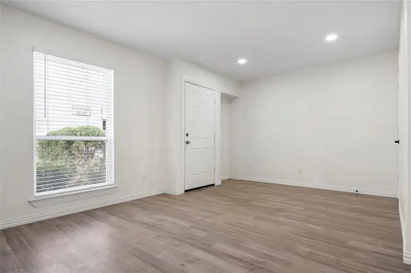 9818 Valley Meadow Place, Dallas, TX 75220