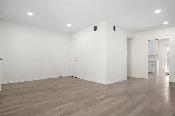 9818 Valley Meadow Place, Dallas, TX 75220