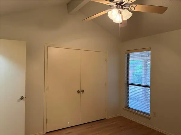 2428 Chestnut Way, Bedford, TX 76022