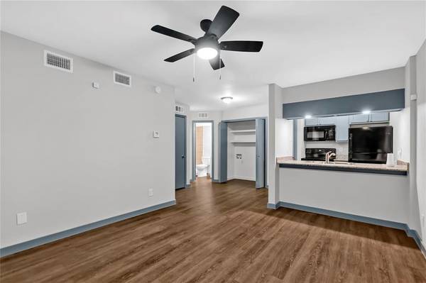 9520 Royal Lane ##117, Dallas, TX 75243